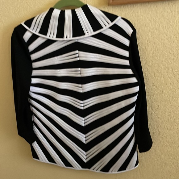 Weavz Classy Black and White Jacket - Picture 2 of 6